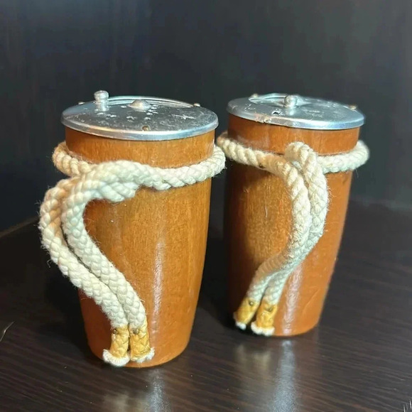 Vintage Set Of Wood Bongos From Kansas W/ Capitol Scene Salt & Pepper Shakers - Picture 5 of 8